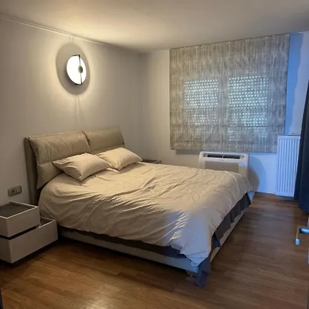 Oikia Athena Apartments-the East Rose Apartment