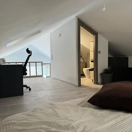 Oikia Athena Apartments-the East Rose Apartment *