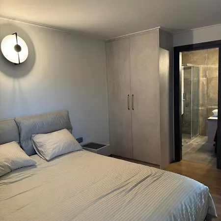 Oikia Athena Apartments-the East Rose Apartment